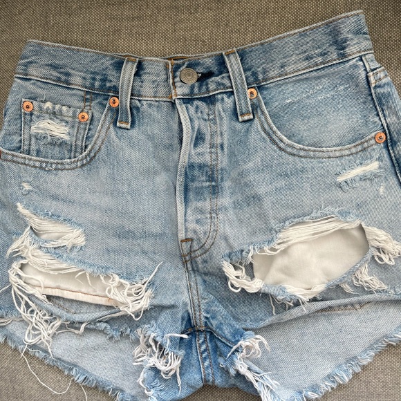 501 Levi’s Distressed Denim Cutoffs - Picture 3 of 6